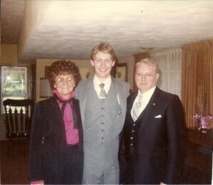 16644_358373900073_3173761_n